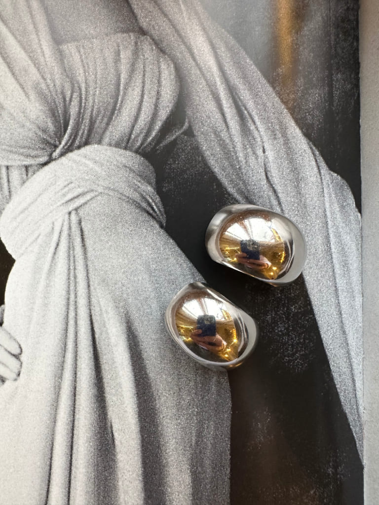 Clips in white metal from the Fashion House Christian Dior